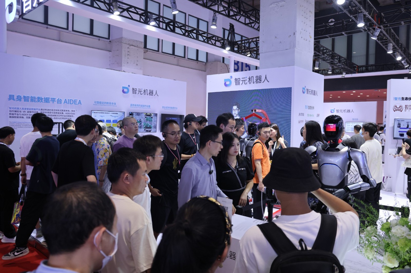 BG真人机器人亮相世界机器人大会WRC