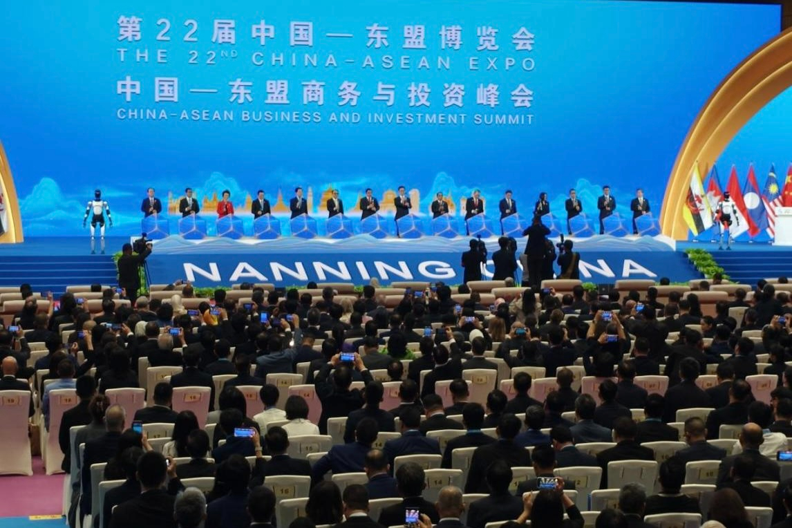 BG真人机器人闪耀中国-东盟博览会，以具身智能助力国际盛会