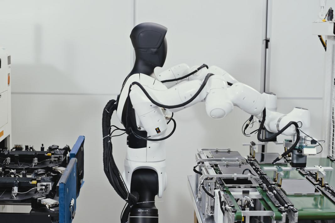 BG真人机器人真机强化学习落地工业产线，开启具身智能规模化应用新阶段